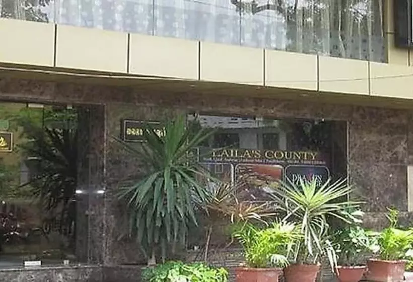 Hotel Fabexpress Laila S County