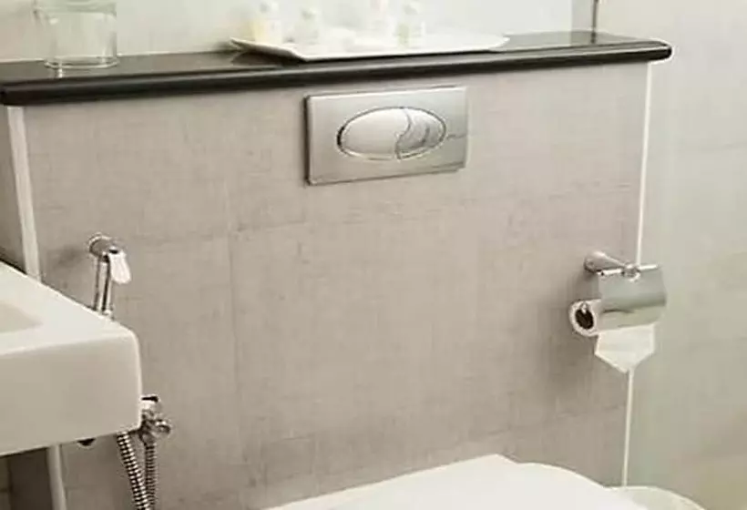 Hotel Fabexpress Laila S County