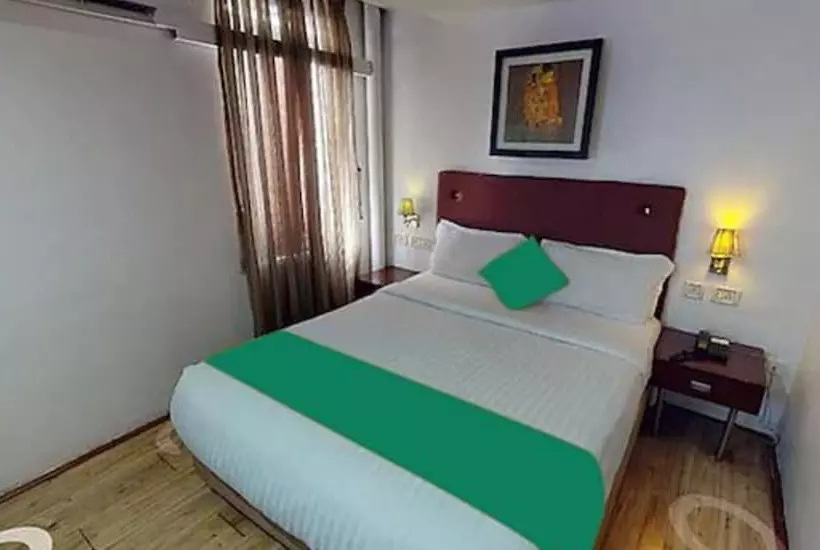 Hotel Fabexpress Laila S County