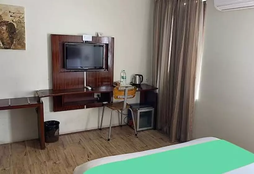 Hotel Fabexpress Laila S County