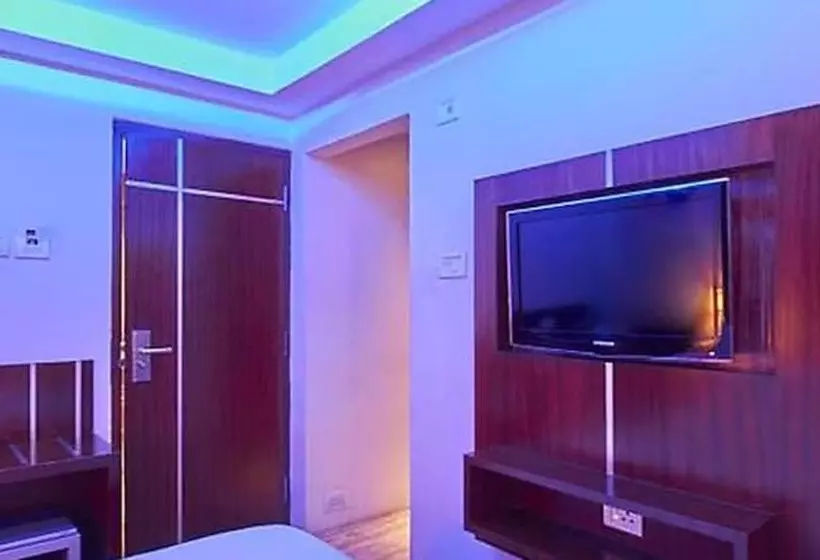 Hotel Fabexpress Laila S County