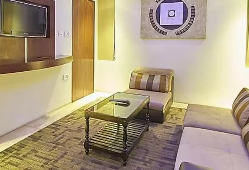 Hotel Fabexpress Laila S County