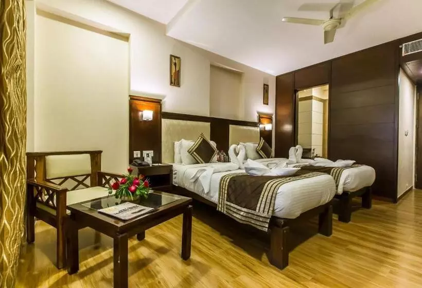 Hotelli Golden Manor By Brand My