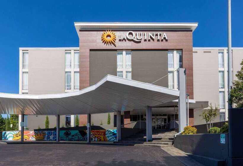 בית מלון כפרי La Quinta Inn & Suites By Wyndham Tulsa Downtown   Route 66