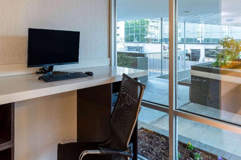 בית מלון כפרי La Quinta Inn & Suites By Wyndham Tulsa Downtown   Route 66