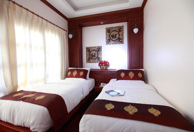 בית מלון כפרי Manorom Boutique