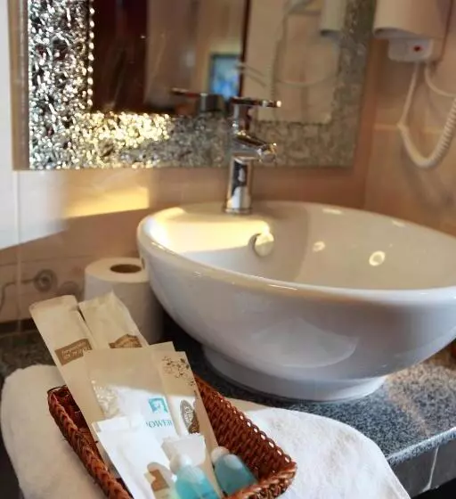 בית מלון כפרי Manorom Boutique