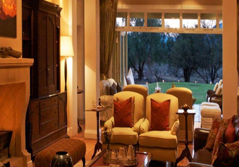 فندق Mount Camdeboo Game Reserve