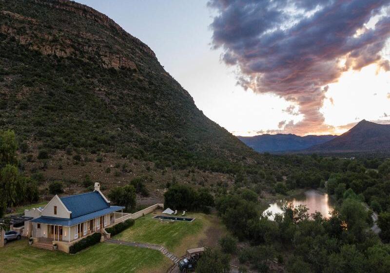 فندق Mount Camdeboo Game Reserve