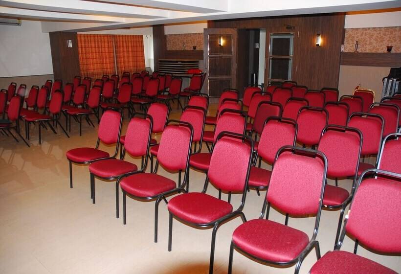 בית מלון כפרי Mourya Residency