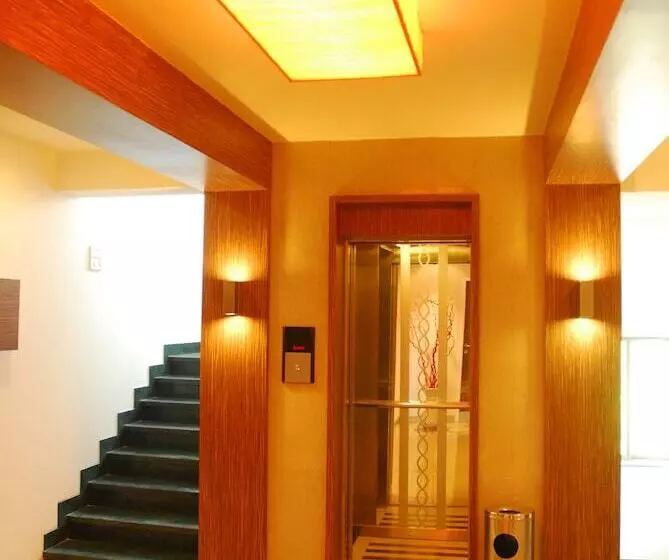 Отель Mourya Residency