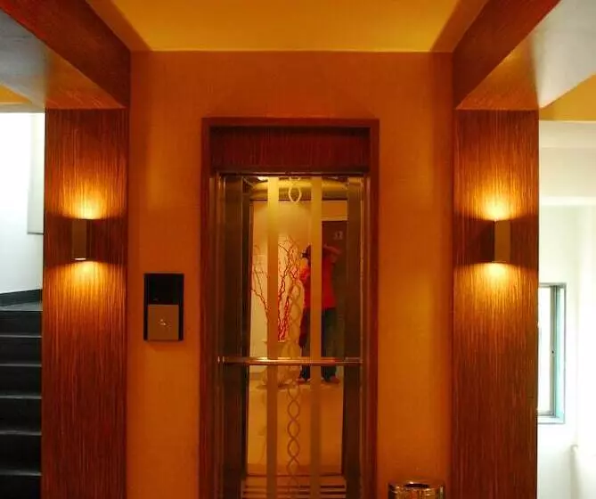 Отель Mourya Residency