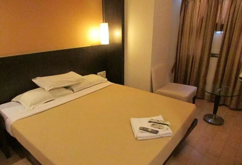 Отель Mourya Residency