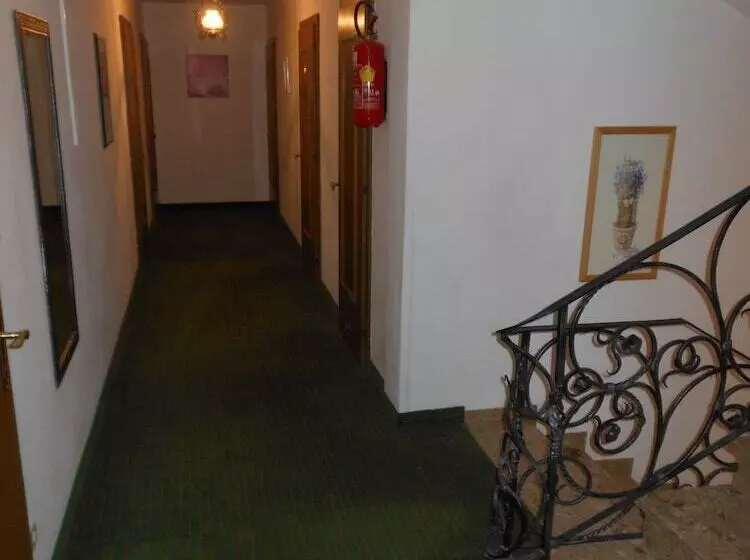 Отель Pension St.leonhard