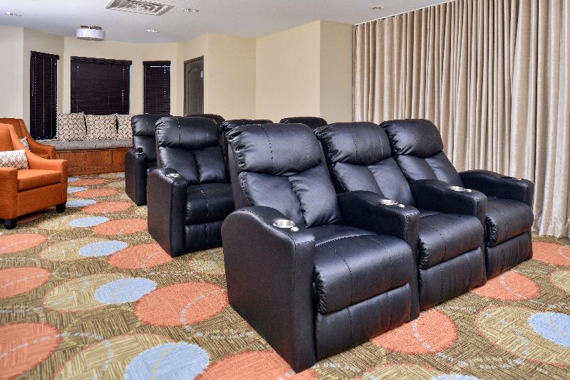 Отель Staybridge Suites Rochester, An Ihg