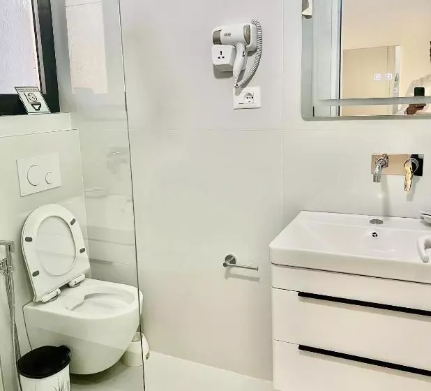 ホテル Vip Bujari Ksamil