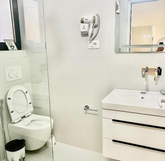 هتل Vip Bujari Ksamil