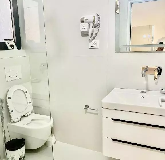 ホテル Vip Bujari Ksamil