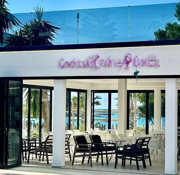 ホテル Vip Bujari Ksamil