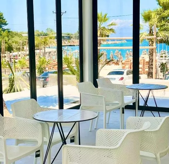 ホテル Vip Bujari Ksamil