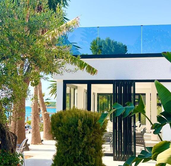 هتل Vip Bujari Ksamil