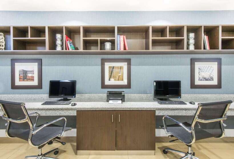 فندق Wingate By Wyndham Niagara Falls