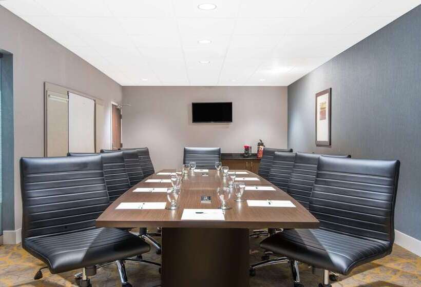 فندق Wingate By Wyndham Niagara Falls