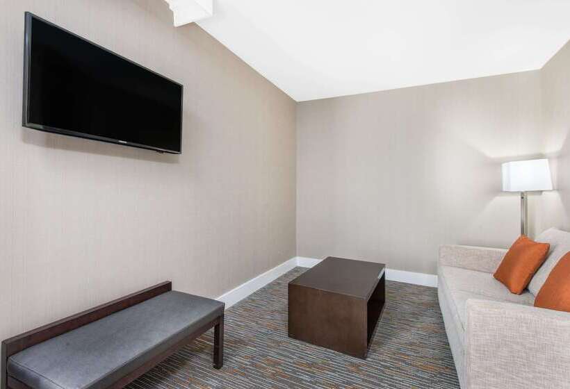 فندق Wingate By Wyndham Niagara Falls