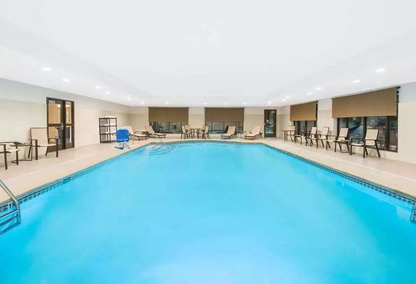 Hotel Wingate By Wyndham Niagara Falls