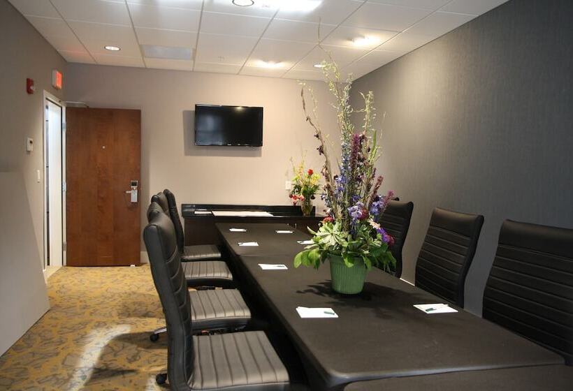 فندق Wingate By Wyndham Niagara Falls