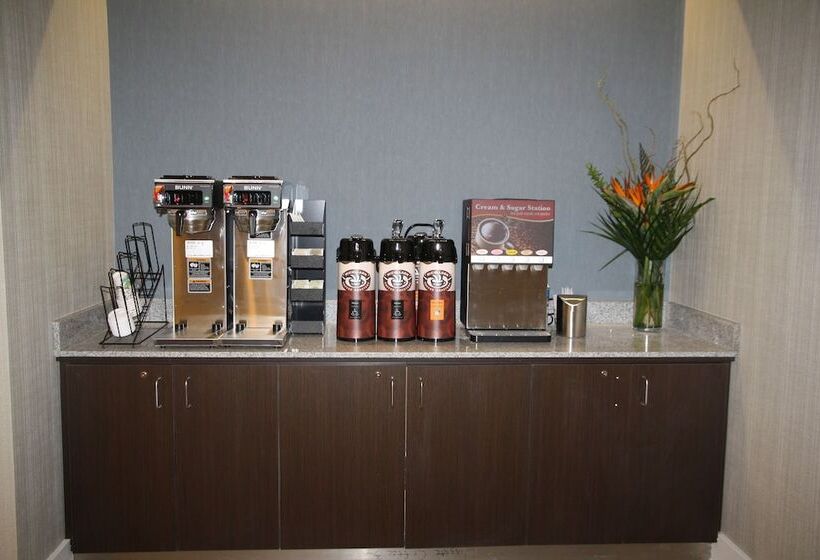 فندق Wingate By Wyndham Niagara Falls