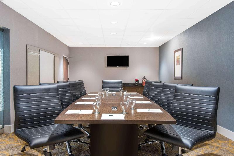 فندق Wingate By Wyndham Niagara Falls