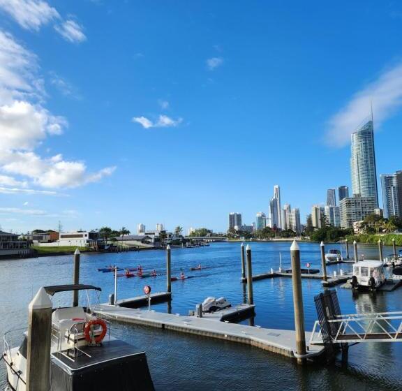 Surfers Hawaiian Holiday Apartments