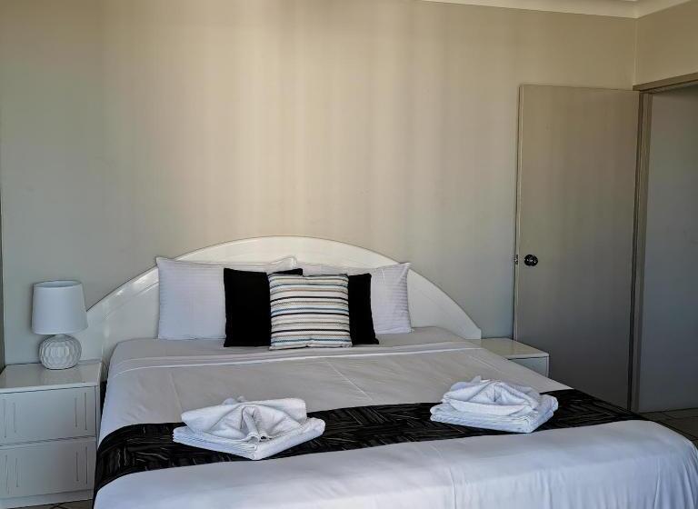 Surfers Hawaiian Holiday Apartments