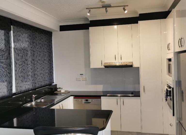 Surfers Hawaiian Holiday Apartments