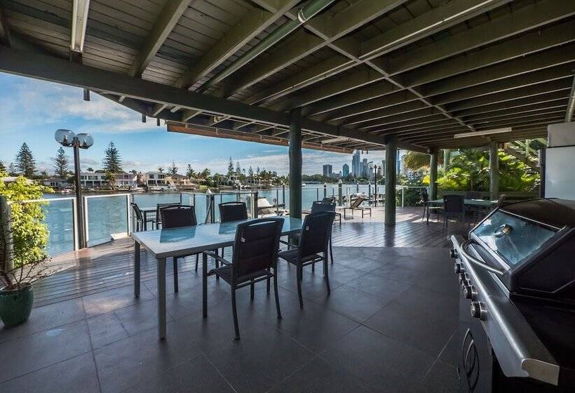 Surfers Hawaiian Holiday Apartments