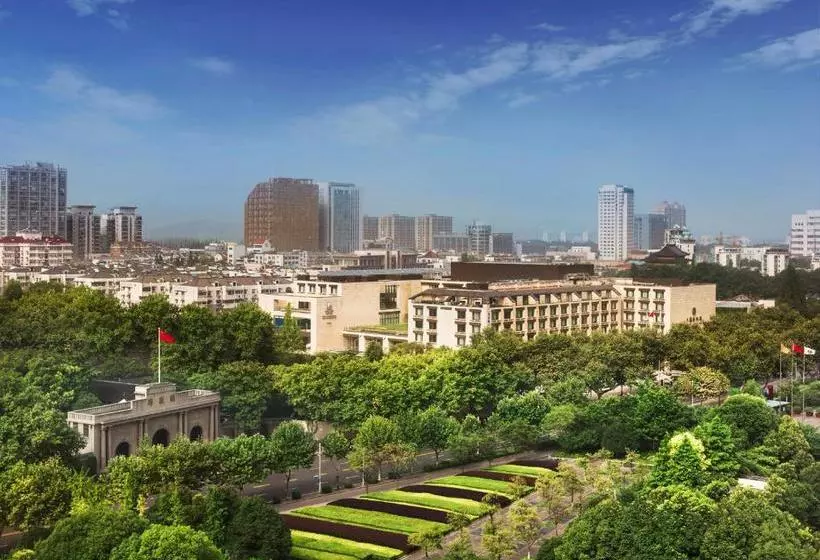 בית מלון כפרי The Grand Mansion, A Luxury Collection