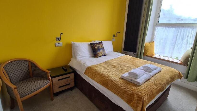 Torland Seafront Hotel Free Parking, Wi Fi, All Rooms En Suite