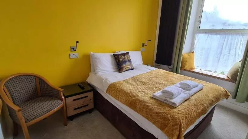 Torland Seafront Hotel Free Parking, Wi Fi, All Rooms En Suite