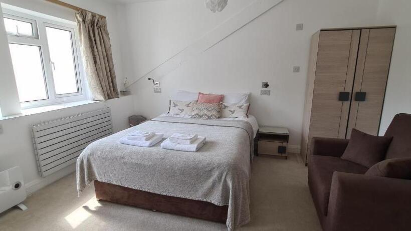 Torland Seafront Hotel Free Parking, Wi Fi, All Rooms En Suite