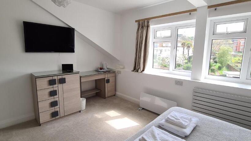 Torland Seafront Hotel Free Parking, Wi Fi, All Rooms En Suite