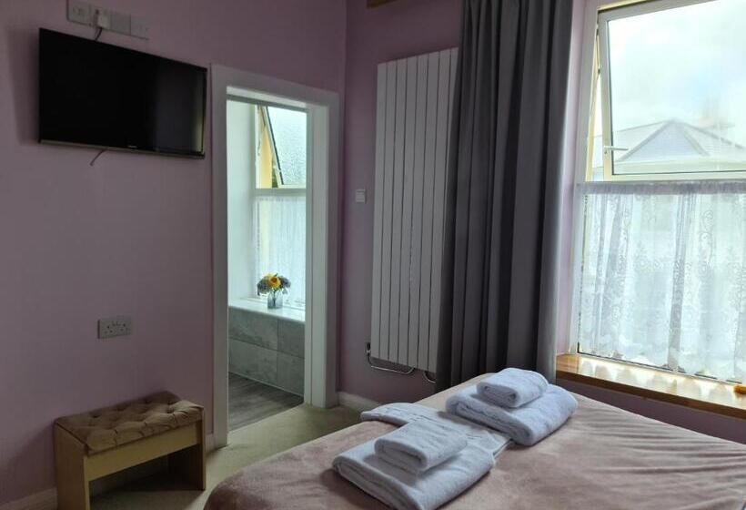 Torland Seafront Hotel Free Parking, Wi Fi, All Rooms En Suite