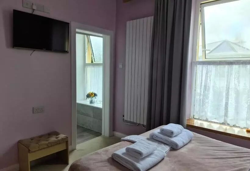 Torland Seafront Hotel Free Parking, Wi Fi, All Rooms En Suite