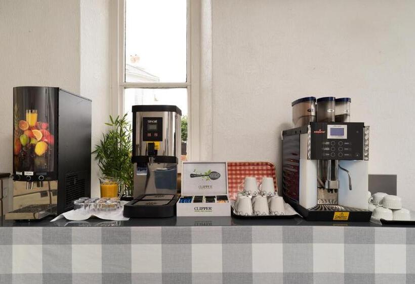 Torland Seafront Hotel Free Parking, Wi Fi, All Rooms En Suite