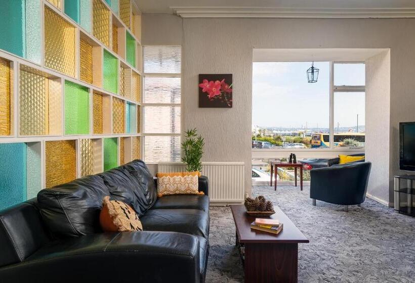 Torland Seafront Hotel Free Parking, Wi Fi, All Rooms En Suite