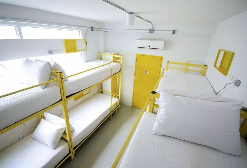 Jellybean Ezy Hostel Sathorn