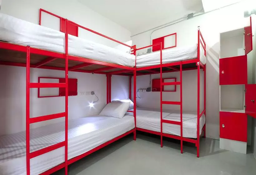 Jellybean Ezy Hostel Sathorn