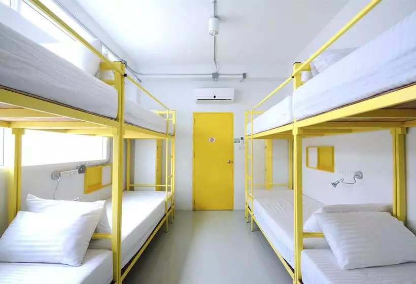 Jellybean Ezy Hostel Sathorn