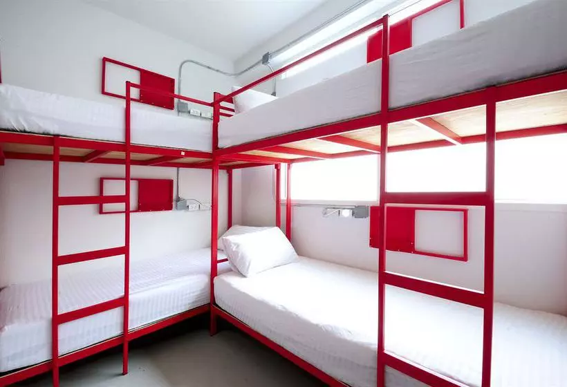 Jellybean Ezy Hostel Sathorn