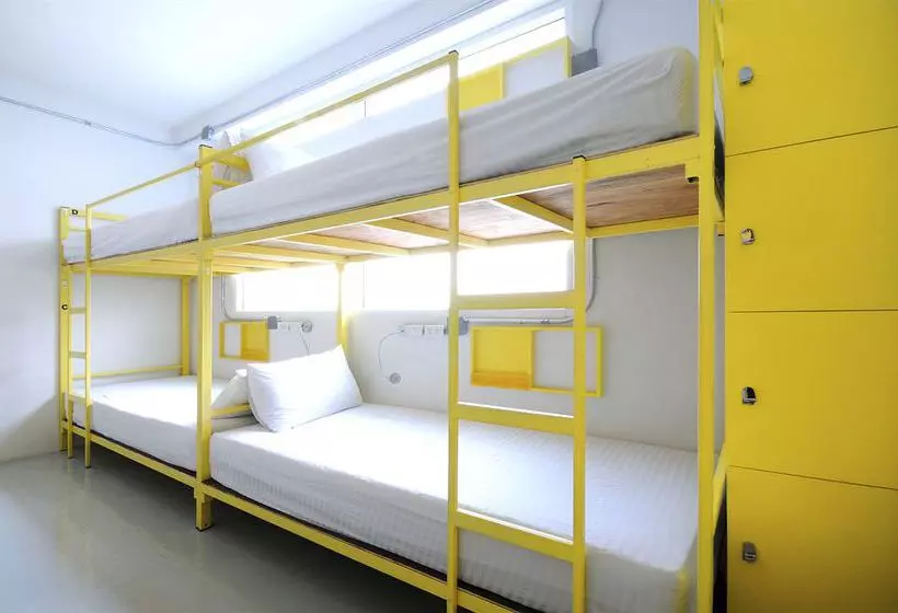 Jellybean Ezy Hostel Sathorn